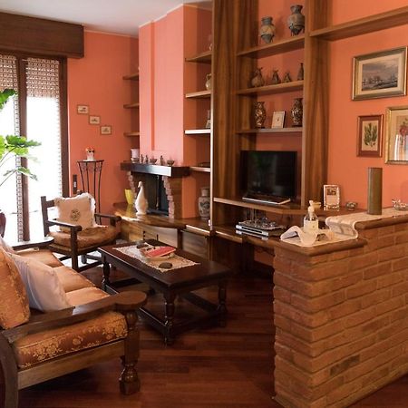 A Casa Di Anna, Elegant Flat In Cremona Apartment Bagian luar foto