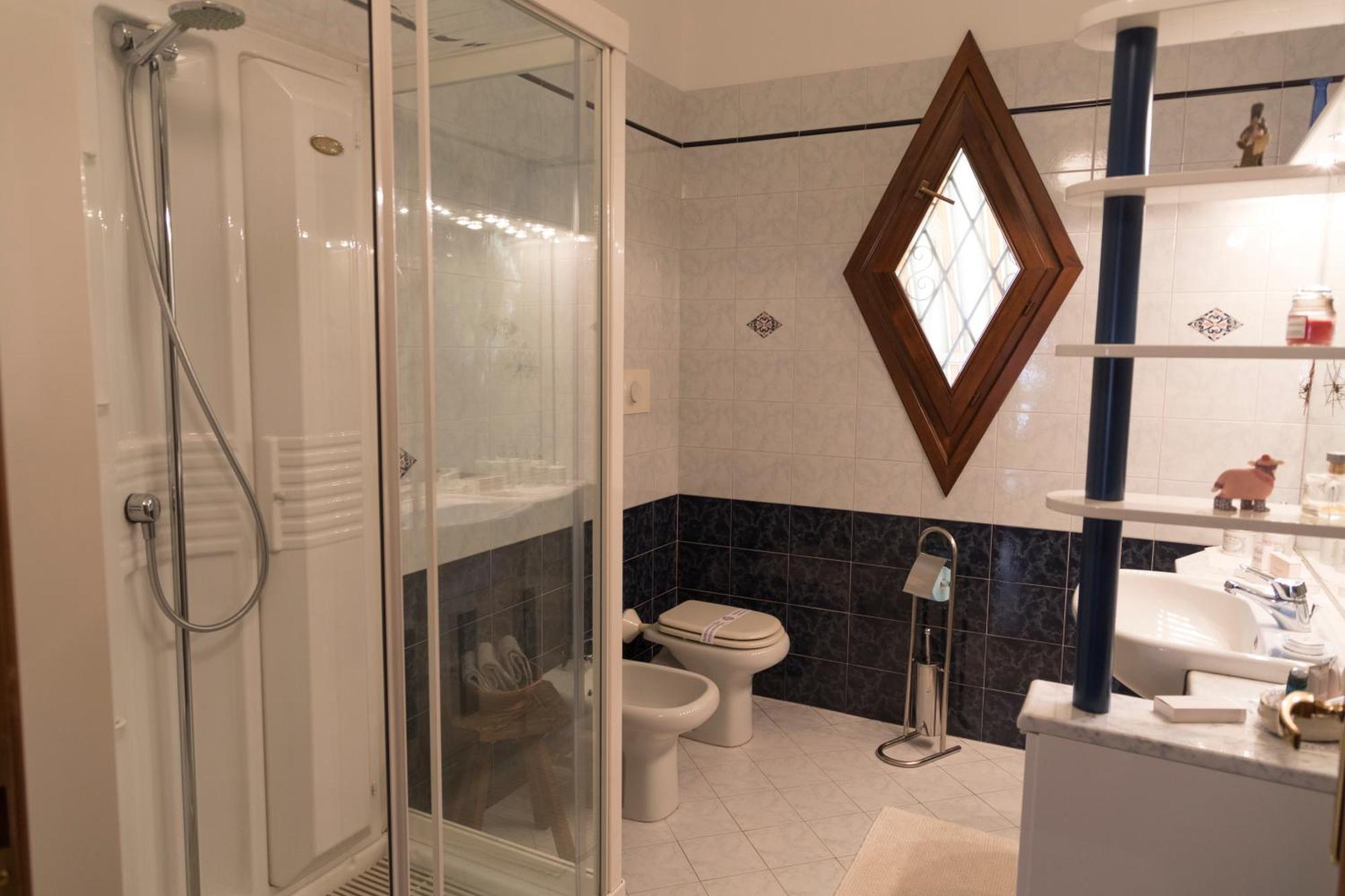 A Casa Di Anna, Elegant Flat In Cremona Apartment Bagian luar foto
